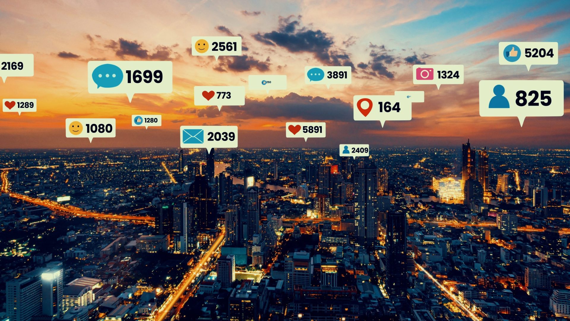 Ciudad de noche con iconos de redes sociales Ciudad de noche con iconos de redes sociales